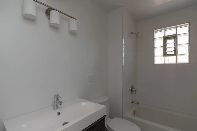 $1,600 | 3734 West Wabansia Avenue, Unit 2F, Chicago, IL 60647