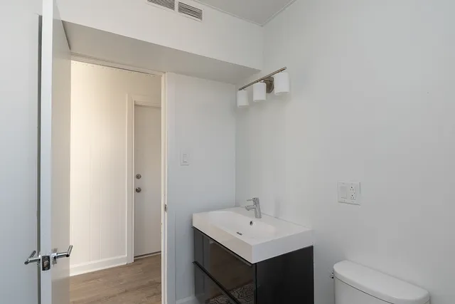 $1,600 | 3734 West Wabansia Avenue, Unit 2F, Chicago, IL 60647