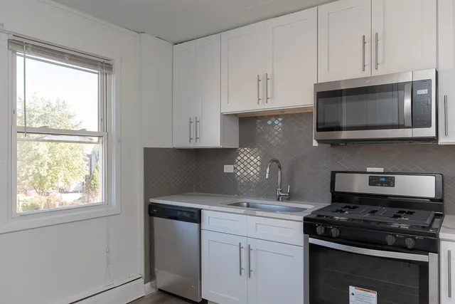 $1,600 | 3734 West Wabansia Avenue, Unit 2F, Chicago, IL 60647