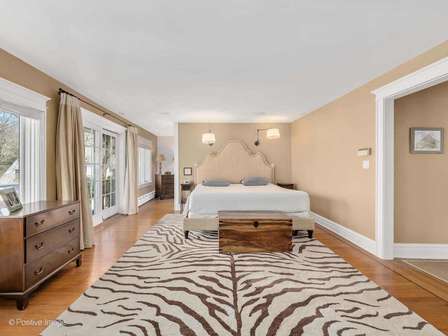 607 Willow Road Winnetka, IL 60093 - Photo 20 of 51 a bedroom with a large bed and a window