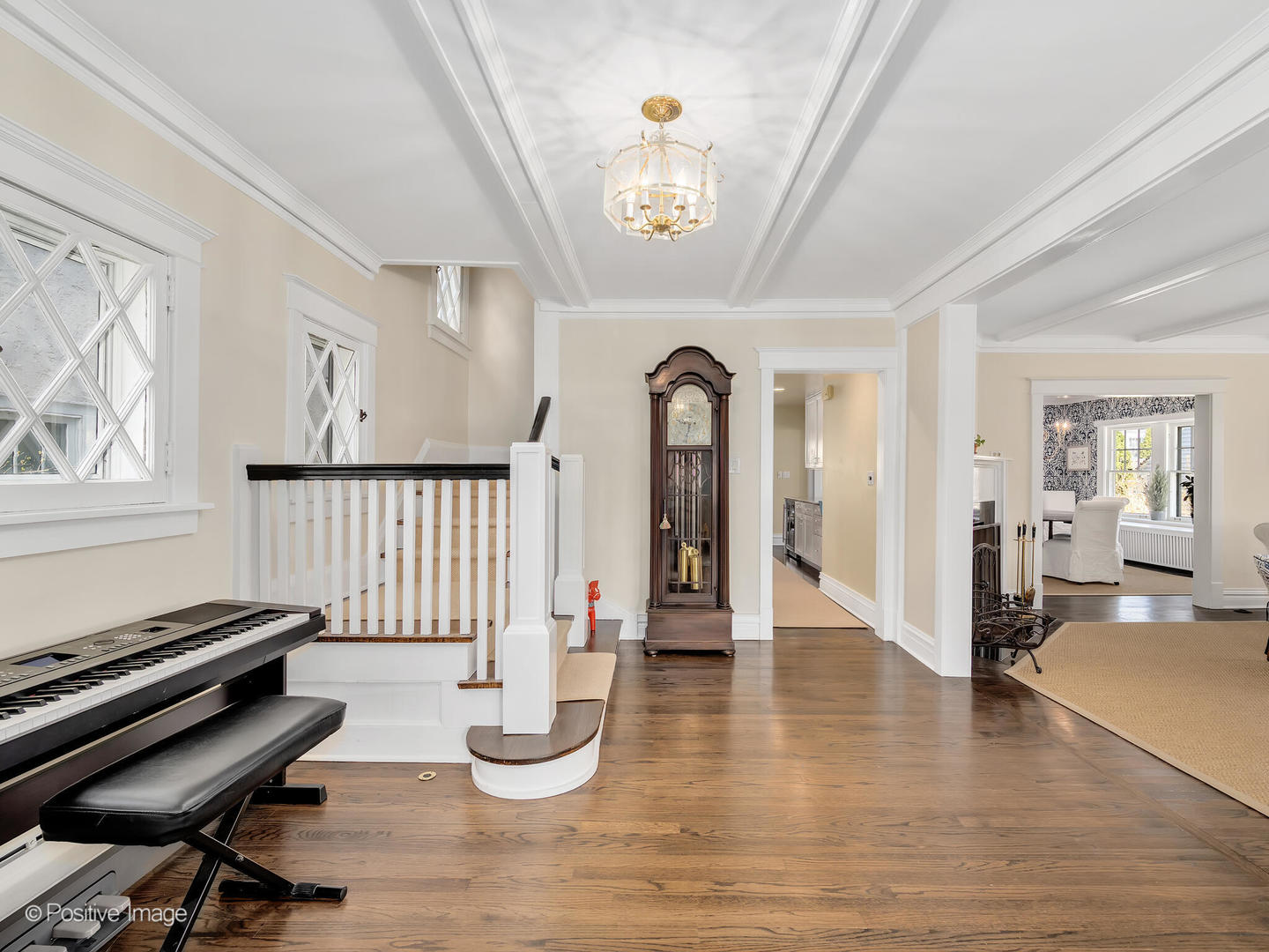 607 Willow Road Winnetka, IL 60093 - Photo 4 of 51 a view of a livingroom with furniture and hardwood floor