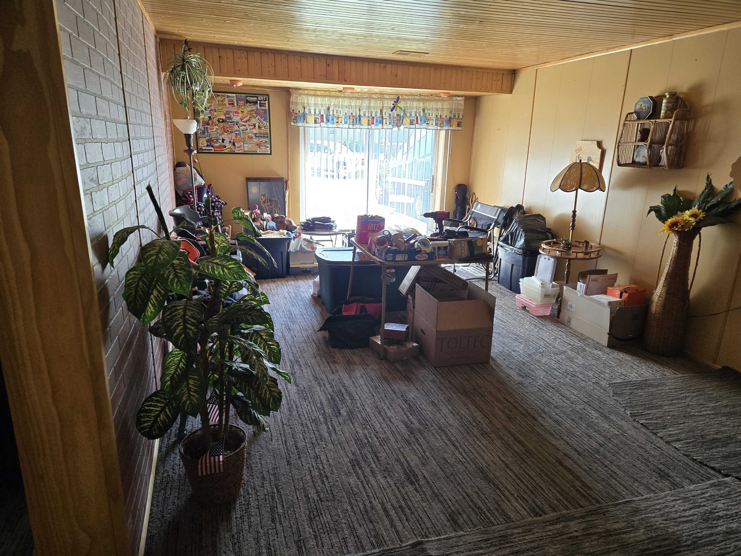 7760 Austere Road Waterford, MI 48329 - Photo 7 of 19 50171452-9375ad9f-980b-4d66-ae62-f656825a3a34.JPG