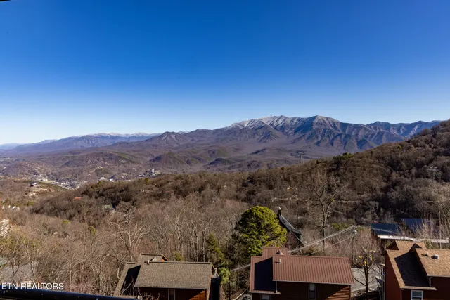 $285,000 | 1260 Ski View Drive, Unit 8304, Gatlinburg, TN 37738