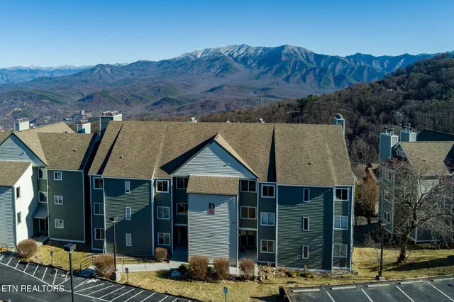 $285,000 | 1260 Ski View Drive, Unit 8304, Gatlinburg, TN 37738