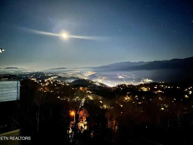 $285,000 | 1260 Ski View Drive, Unit 8304, Gatlinburg, TN 37738