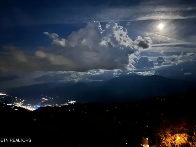 $285,000 | 1260 Ski View Drive, Unit 8304, Gatlinburg, TN 37738