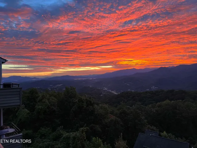 $285,000 | 1260 Ski View Drive, Unit 8304, Gatlinburg, TN 37738