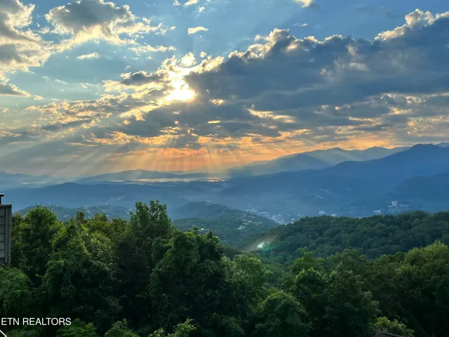 $285,000 | 1260 Ski View Drive, Unit 8304, Gatlinburg, TN 37738