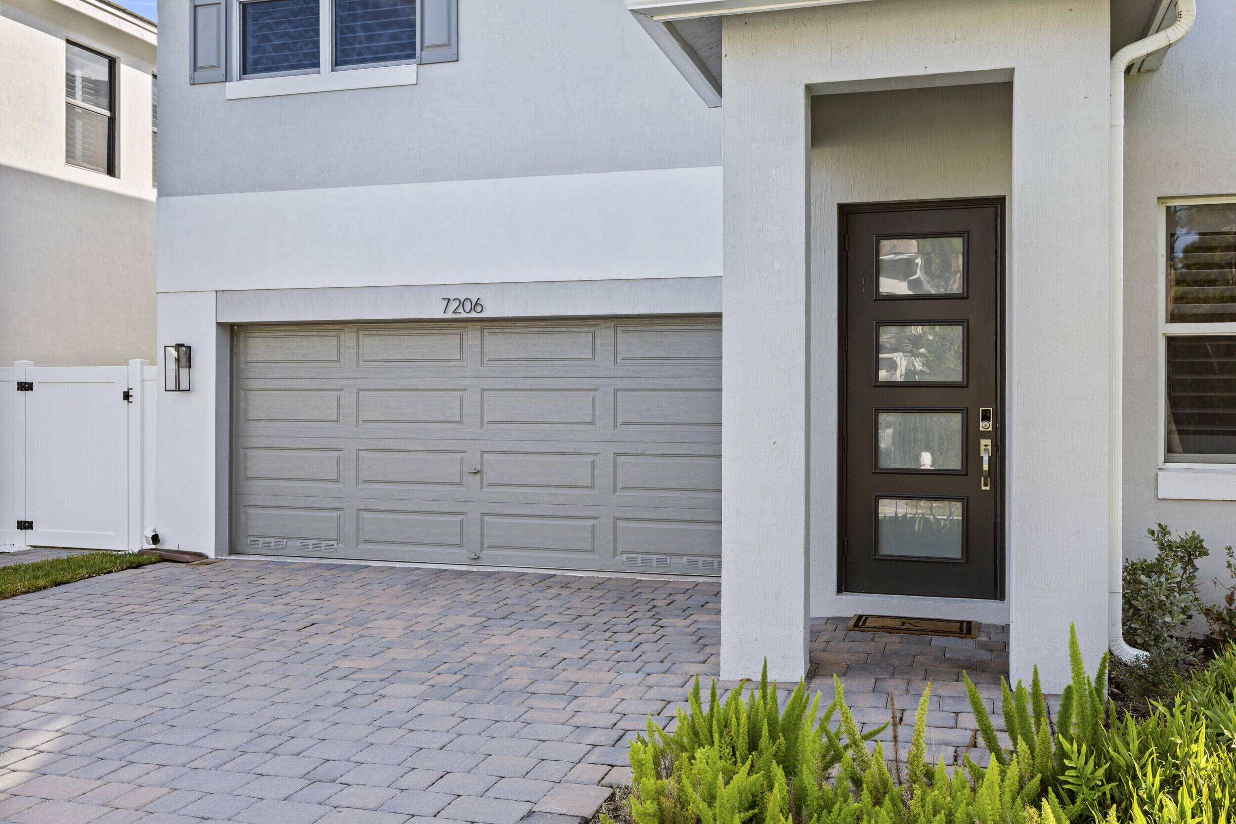 7206 Rockwood Road Jupiter, FL 33458 - Photo 3 of 36 4_jv2a5358