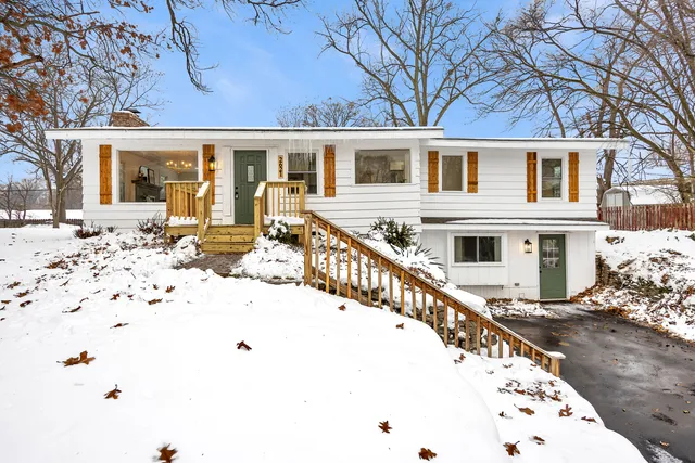 $285,000 | 2621 Poe Avenue Southwest, Wyoming, MI 49509