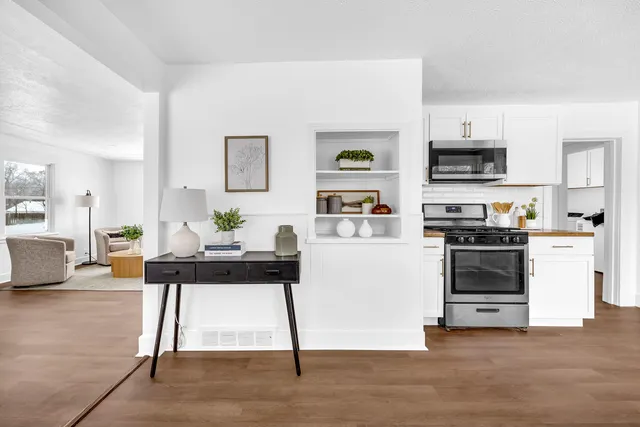 $285,000 | 2621 Poe Avenue Southwest, Wyoming, MI 49509