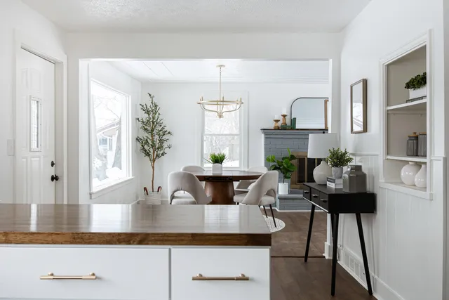 $285,000 | 2621 Poe Avenue Southwest, Wyoming, MI 49509