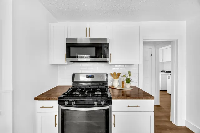 $285,000 | 2621 Poe Avenue Southwest, Wyoming, MI 49509