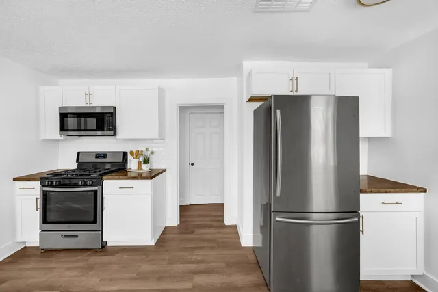 $285,000 | 2621 Poe Avenue Southwest, Wyoming, MI 49509