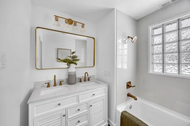 $285,000 | 2621 Poe Avenue Southwest, Wyoming, MI 49509