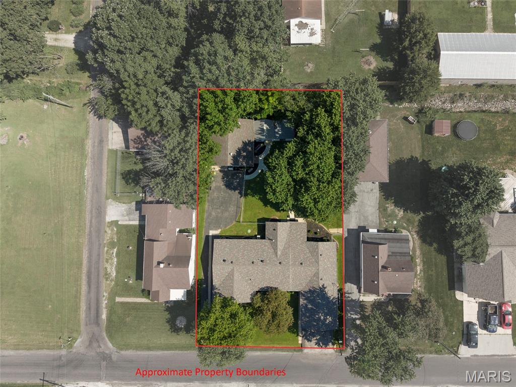 723 Bunker Hill Road Staunton, IL 62088 - Photo 2 of 27 Gallery Image 2