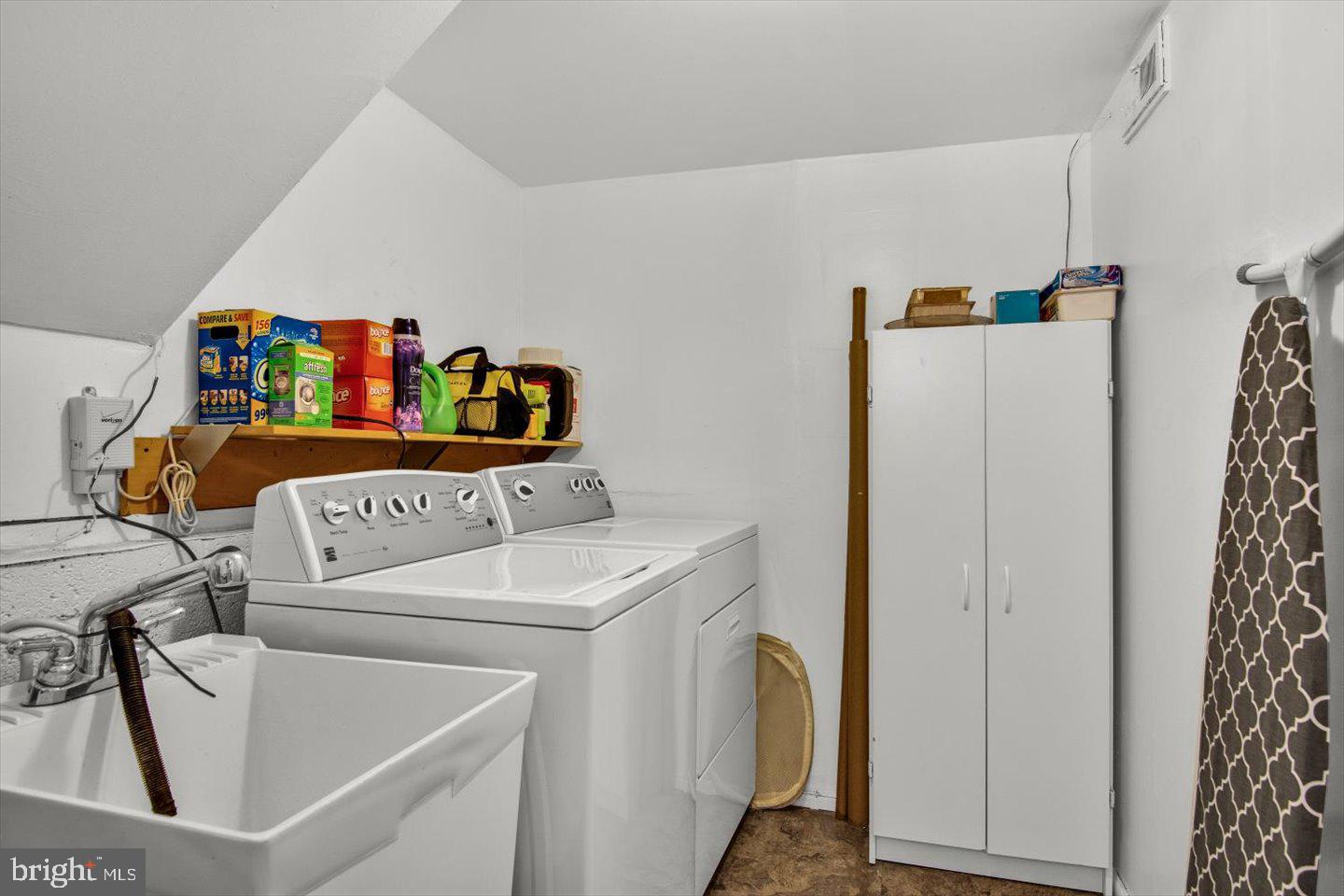417 Dickinson Road Glassboro, NJ 08028 - Photo 26 of 36 a utility room with dryer and washer