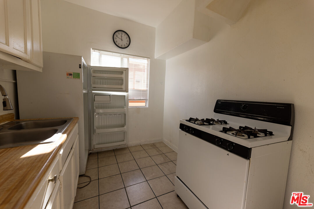 1420 Alvarado Terrace, Unit 8 Los Angeles, CA 90006 - Photo 5 of 12