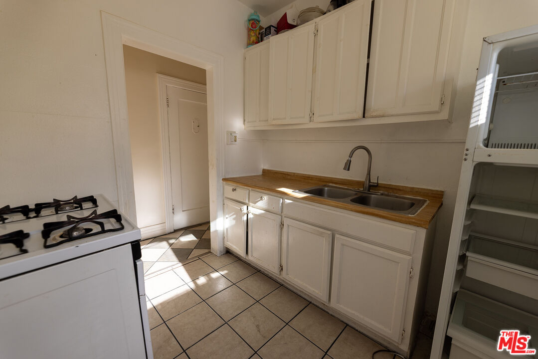 1420 Alvarado Terrace, Unit 8 Los Angeles, CA 90006 - Photo 6 of 12