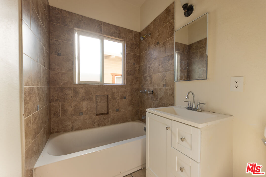 1420 Alvarado Terrace, Unit 8 Los Angeles, CA 90006 - Photo 7 of 12