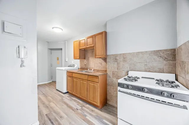 $469,000 | 72 Richardson Street, Unit 4 | Williamsburg
