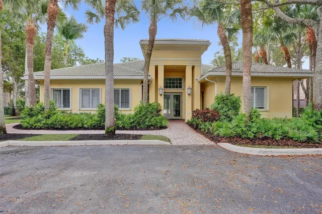 $3,200 | 6305 Willoughby Circle, Lake Worth, FL 33463