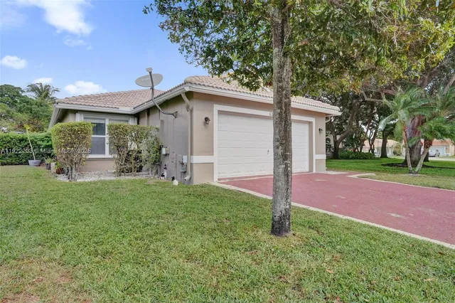 $3,200 | 6305 Willoughby Circle, Lake Worth, FL 33463