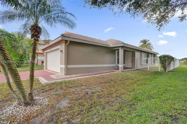 $3,200 | 6305 Willoughby Circle, Lake Worth, FL 33463