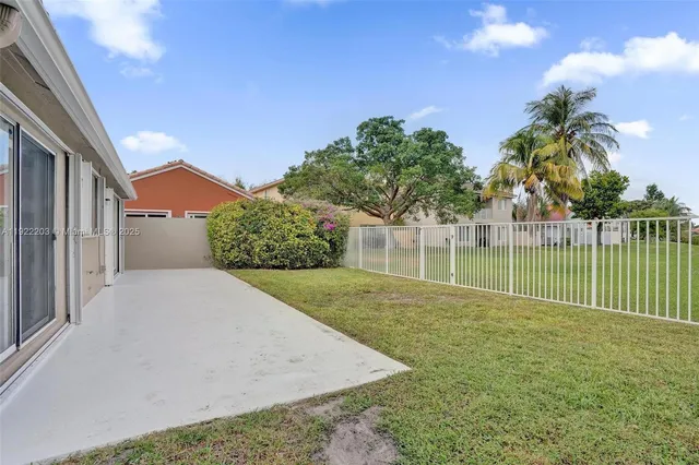 $3,200 | 6305 Willoughby Circle, Lake Worth, FL 33463
