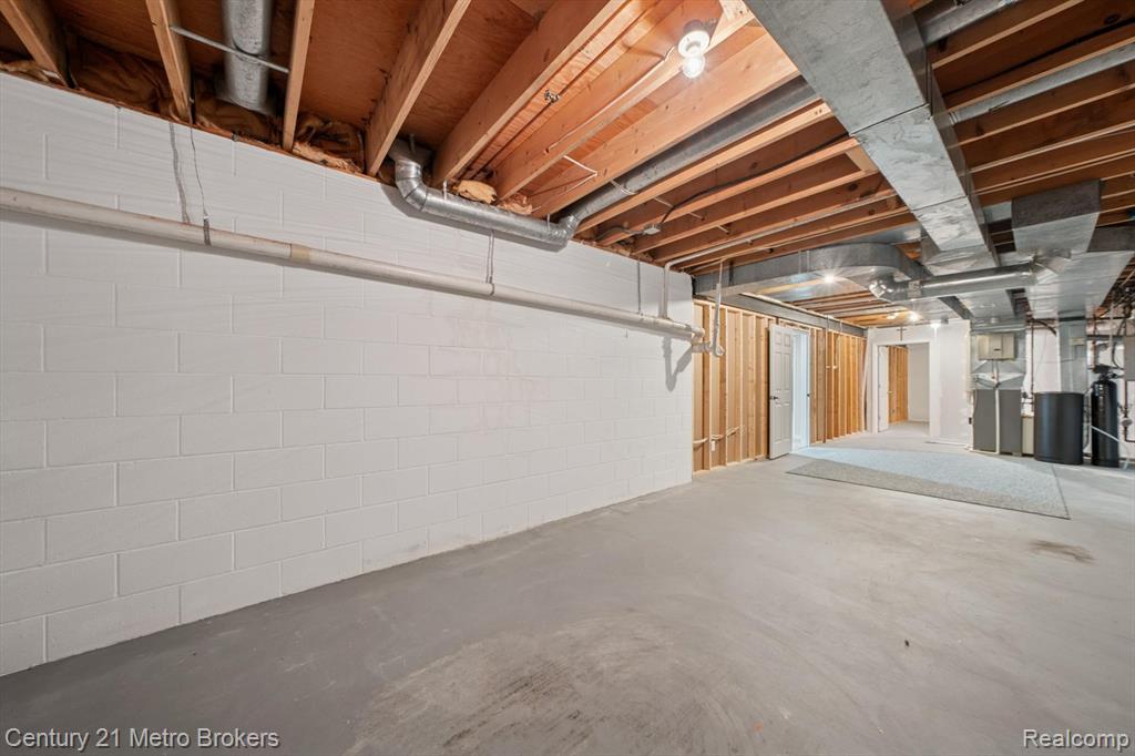 9095 South Saginaw Road, Unit 23 Grand Blanc, MI 48439 - Photo 45 of 54