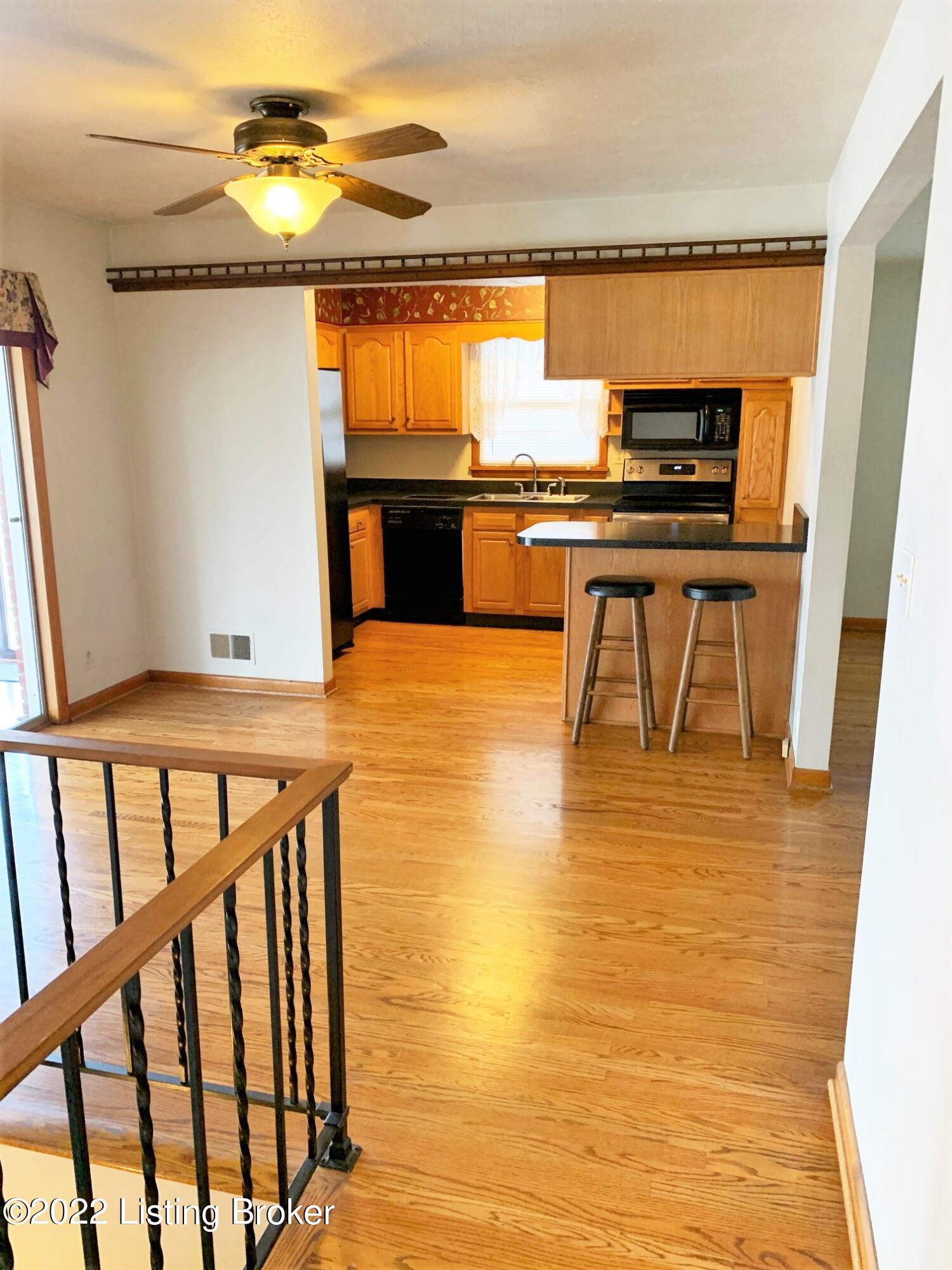 7002 Ledgerock Road Louisville, KY 40219 - Photo 10 of 28 Kitchen and dining area.