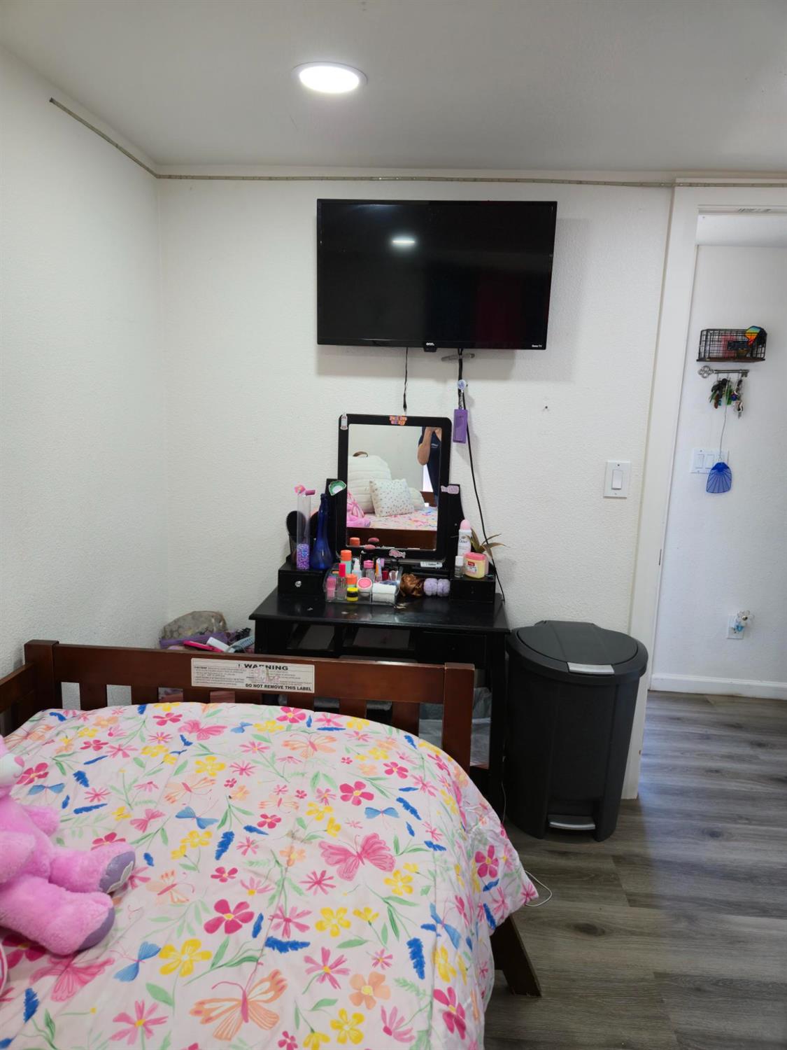 1284 Elizabeth Street, Unit 80 Coalinga, CA 93210 - Photo 16 of 24 a bedroom with a bed and flat screen tv