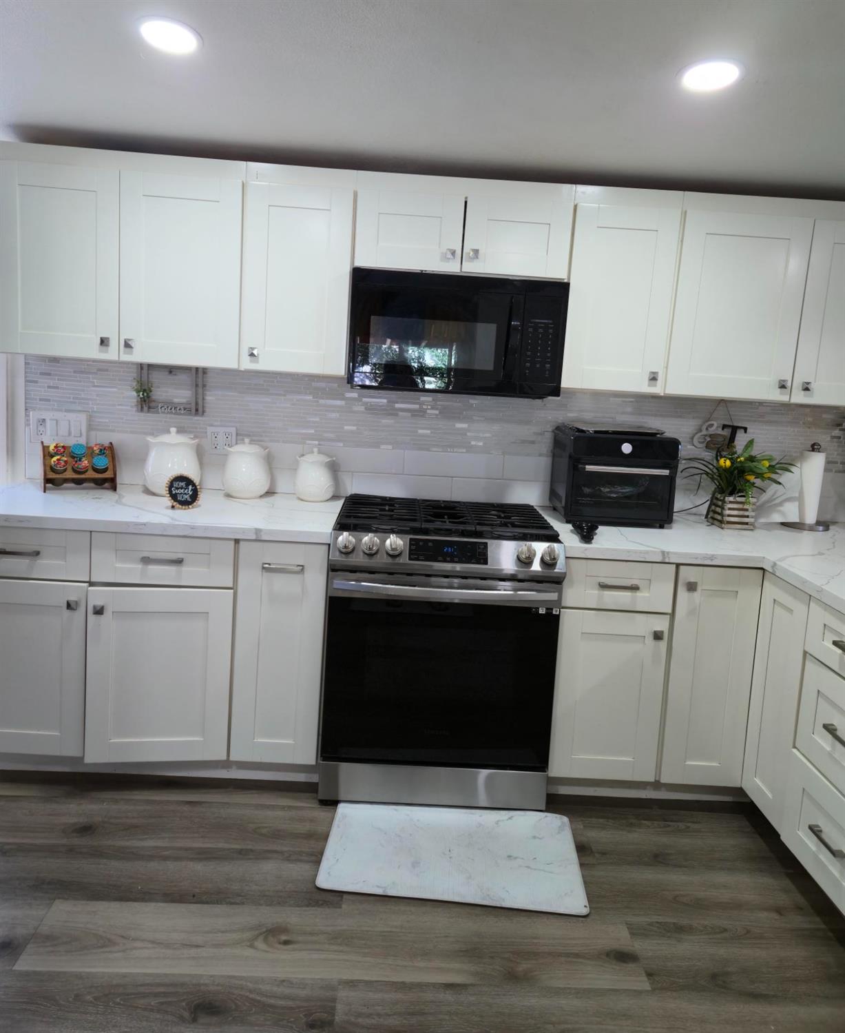 1284 Elizabeth Street, Unit 80 Coalinga, CA 93210 - Photo 7 of 24 a kitchen with cabinets and white appliances