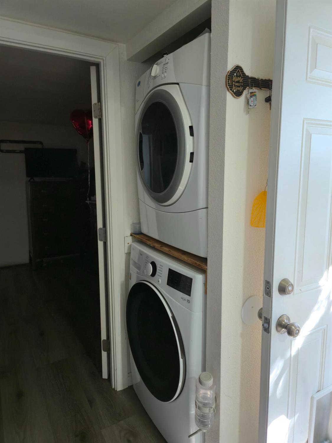 1284 Elizabeth Street, Unit 80 Coalinga, CA 93210 - Photo 9 of 24 a utility room with dryer and washer