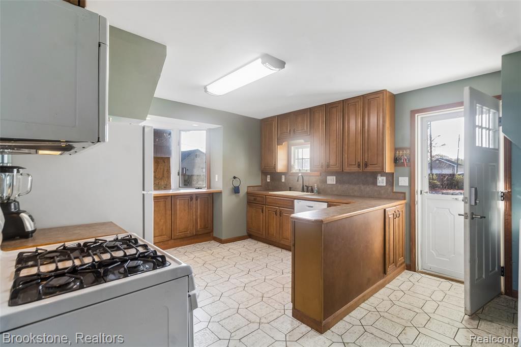 2230 Elm Street Algonac, MI 48001 - Photo 23 of 59