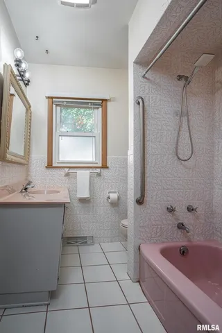 $175,000 | 2417 West 18th Street, Davenport, IA 52804