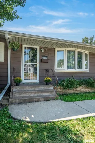 $175,000 | 2417 West 18th Street, Davenport, IA 52804
