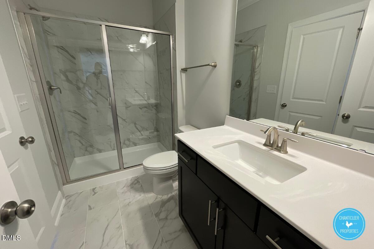 105 Chesapeake Way Chapel Hill, NC 27516 - Photo 9 of 26 a bathroom with a sink and a mirror