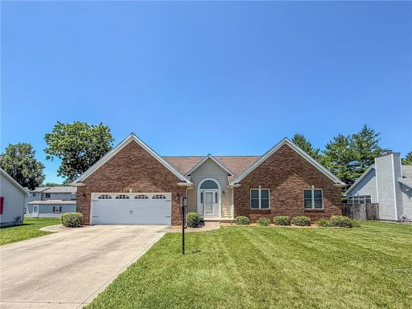 $299,900 | 17 Lafayette Meadows, Mattoon, IL 61938