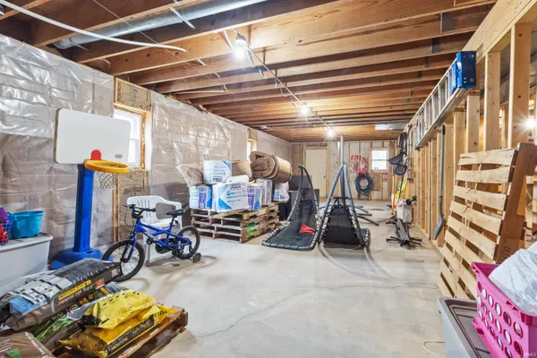 $295,000 | 117 Woodruff Road, Wolcottville, IN 46795