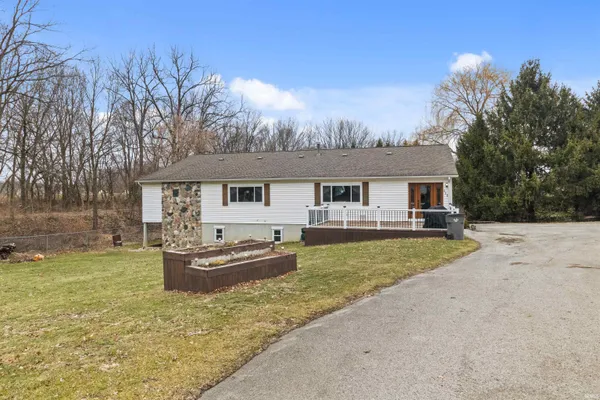 $295,000 | 117 Woodruff Road, Wolcottville, IN 46795