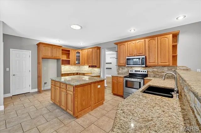 $749,000 | 3940 Indian Ridge Lane, Defiance, MO 63341