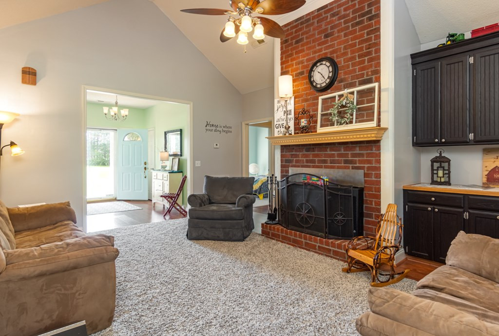 1043 Woodrow Road Bishopville, SC 29010 - Photo 9 of 38 Gallery Image 9