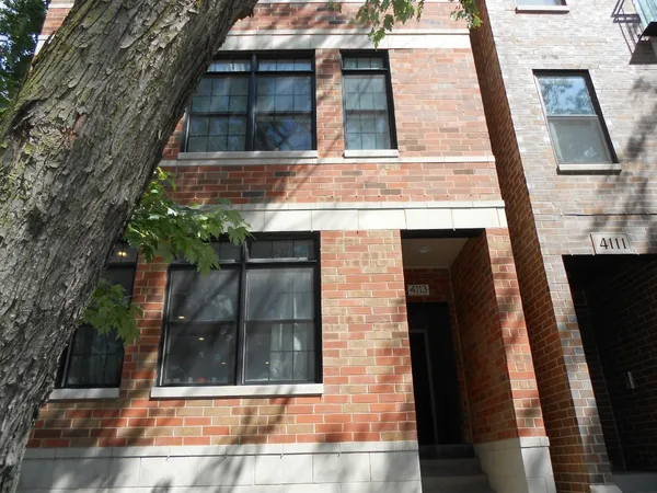 $3,200 | 4113 North Western Avenue, Unit 3, Chicago, IL 60618