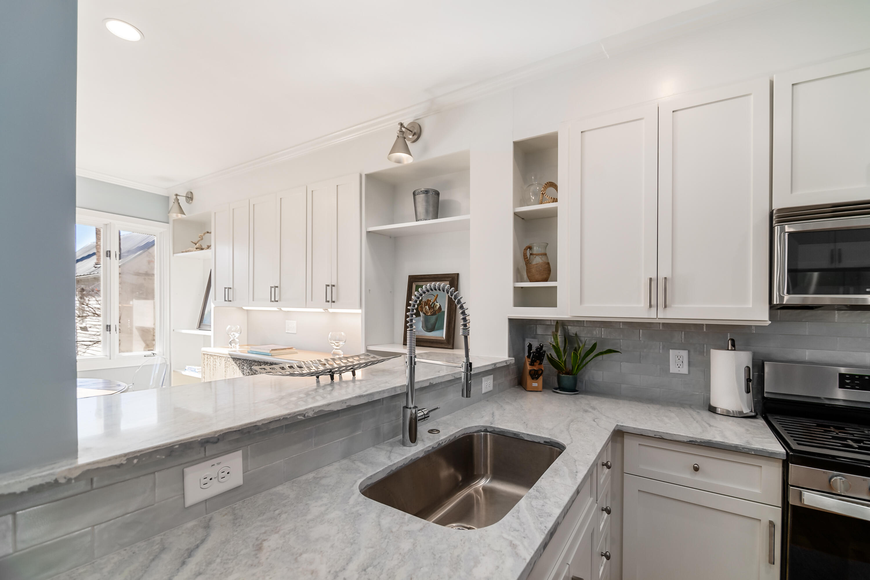 156 Tradd Street, Unit E Charleston, SC 29401 - Photo 24 of 55 Kitchen|Dining Area