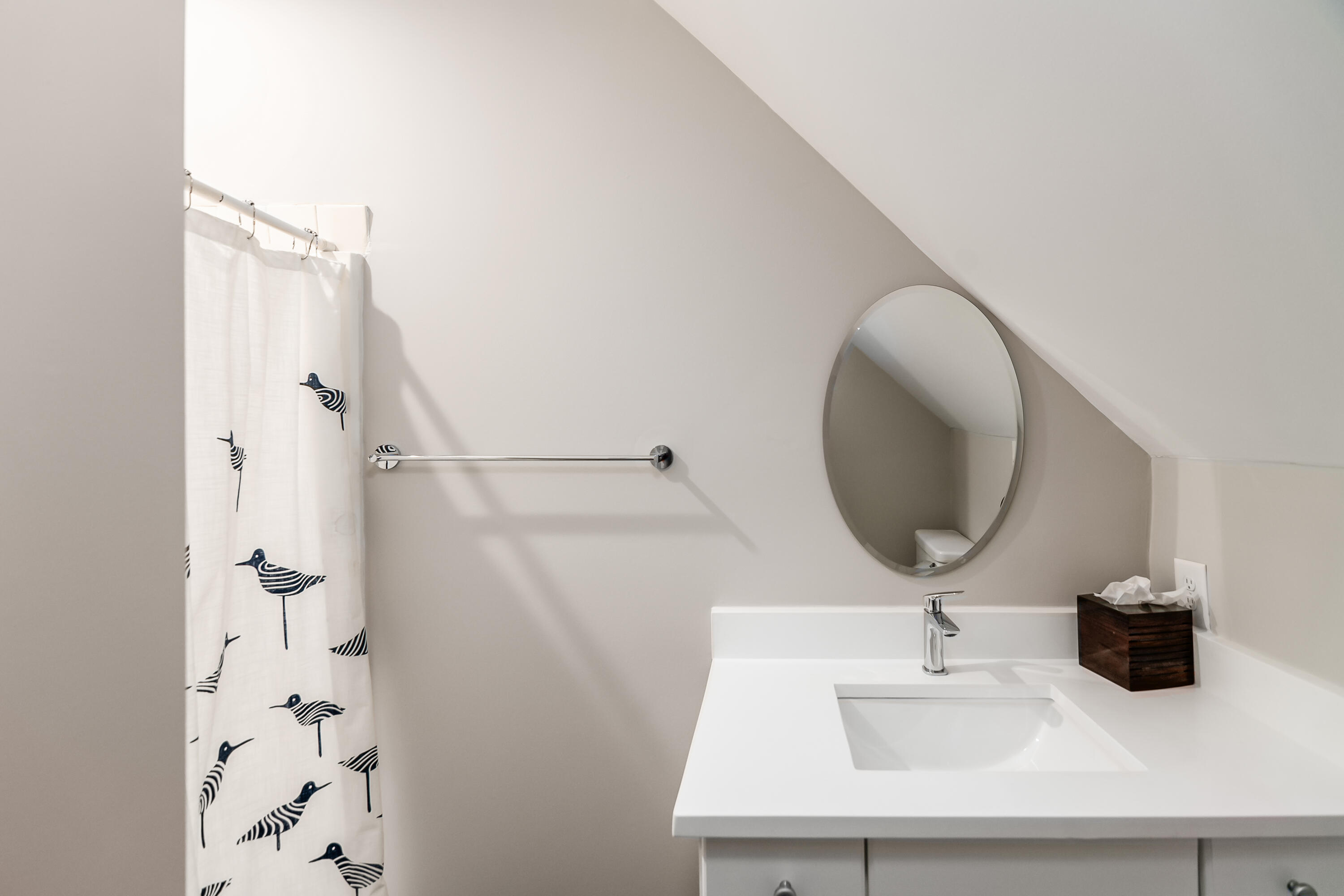 156 Tradd Street, Unit E Charleston, SC 29401 - Photo 42 of 55 Full bathroom on 4th floor