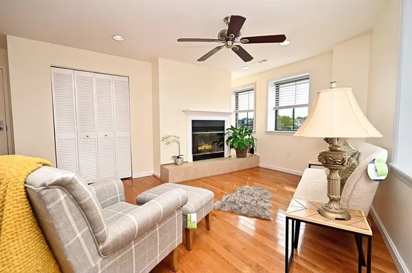 $3,400 | 356-358 Main Street, Unit 42, Boston, MA 02129