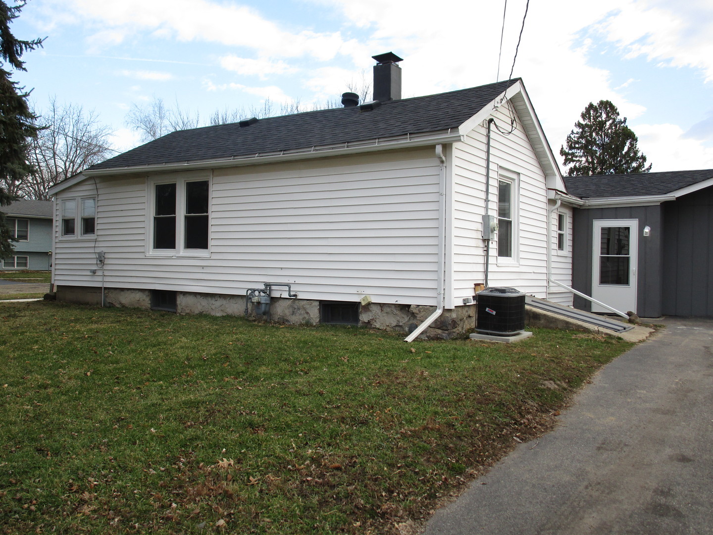 306 South Page Street Harvard, IL 60033 - Photo 3 of 13