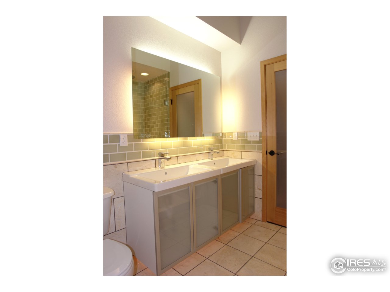 2834 Rigden Parkway Fort Collins, CO 80525 - Photo 16 of 18 a bathroom with a sink a mirror and a bathtub