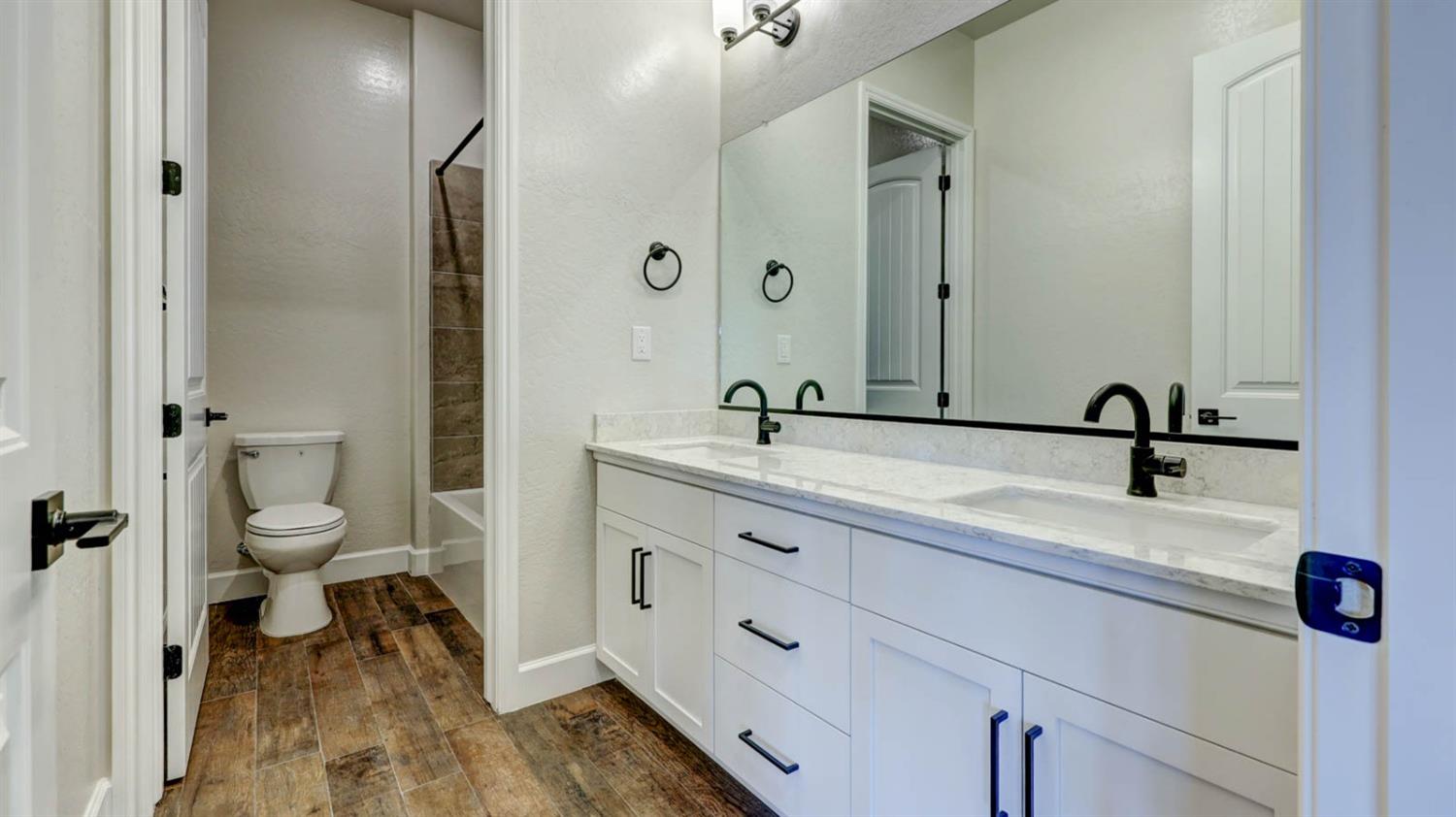 1742 North Applegate Avenue Clovis, CA 93619 - Photo 21 of 31 a spacious bathroom with a toilet sink and mirror